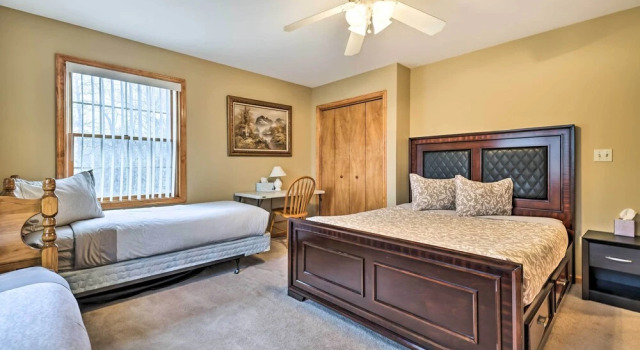 Коттедж Hot Tub, Lake Access: Spacious Poconos Getaway!