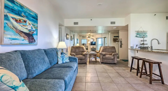 Relaxing Gulf Shores Condo w/ Beach-view Balcony