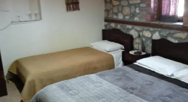 Трёхместный номер Classic Varnous Hotel