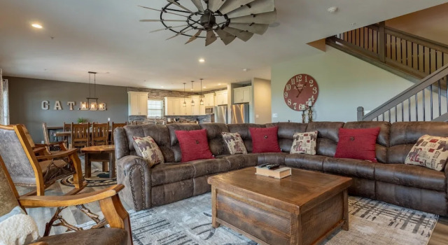 Lakefront Haven - 10 Br Home, Забронировать Отель Отели Table Rock Lake с парковкой, Парковка
