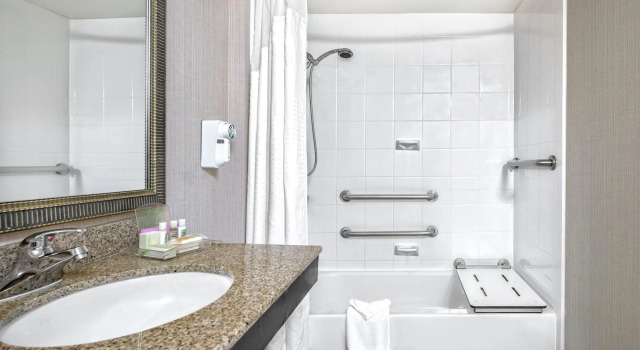 Четырёхместный номер Standard Kozy Hotel Dallas DFW Airport Area West