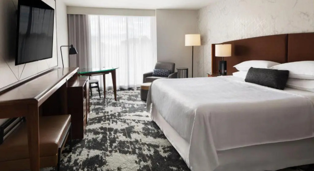 Номер Standard с видом на город Sheraton Vancouver Airport Hotel