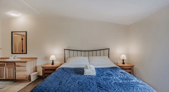 70mbr- Hot Tub - Bbq - Wi-fi - Pets Ok - Sleeps 8 3 Bedroom Home by RedAwning, Rezerwuj Dom wakacyjny Glacier Stany Zjednoczone