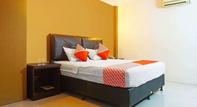 Двухместный номер Standard RedDoorz Plus at Grand Populer Hotel Makassar