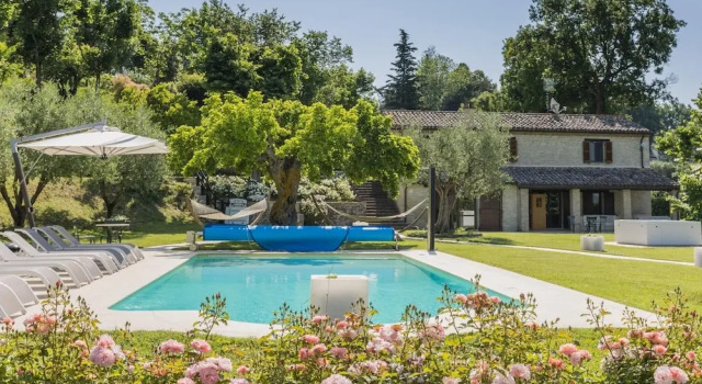 Вилла Scenic Villa With Heated Pool