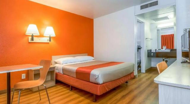 Четырёхместный номер Standard Motel 6-Corona, CA