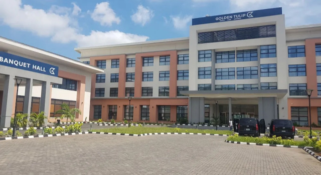 Golden Tulip Agulu Lake Hotel & Resort, Boek Resort Resorthotels in Awka, Resort