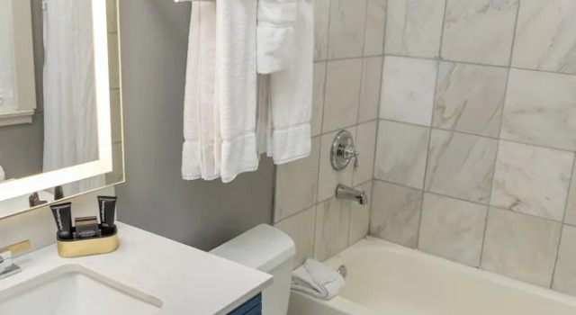 Четырёхместный номер Deluxe Inn on Ursulines, a French Quarter Guest Houses Property