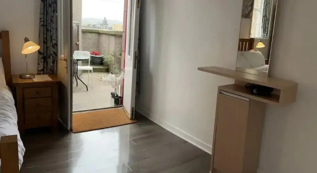 2-bed Historic Apartment in old Town Edinburgh, Забронировать Апартаменты/квартира Старый город Эдинбург, рядом с Кафедральный собор Св. Джайлза