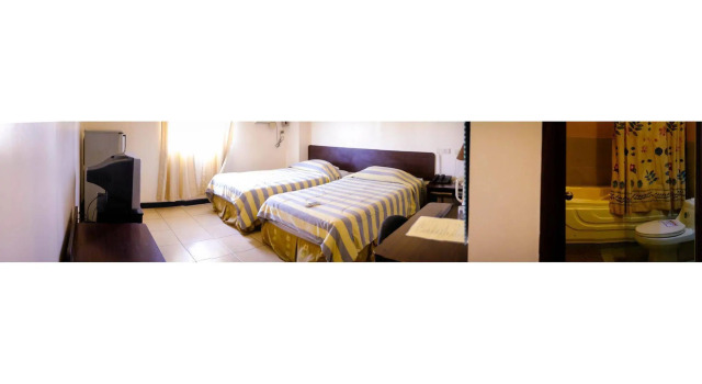 Crowne Garden Hotel