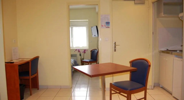 Люкс Apparthôtel La Suze sur Sarthe