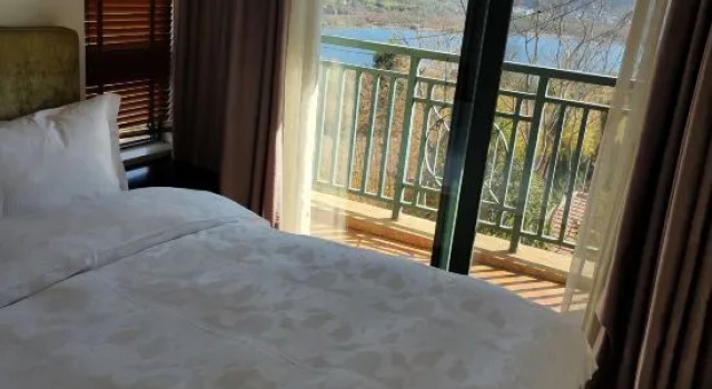 Люкс Deluxe Fuxian Lake Xisu Hotel