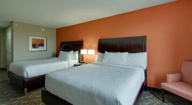 Люкс c 1 комнатой Hilton Garden Inn Benton Harbor