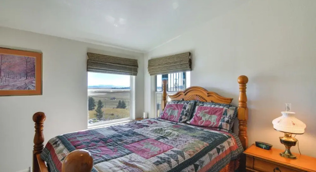 Коттедж с 2 комнатами Tranquil Cabin Getaway w/ Panoramic Mtn View!