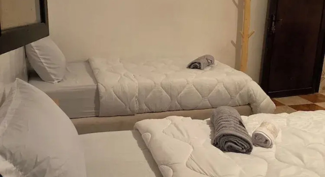 Titryte Surf House, Забронировать Хостел Отели Anza с завтраком, Завтраки