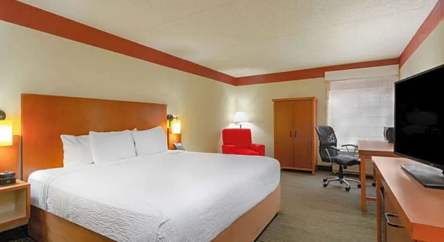 Двухместный номер Deluxe Spark by Hilton Charlotte Airport North