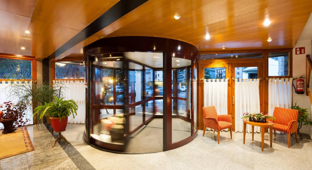 Gran Hotel Benasque Spa, Rezerwuj Ośrodek wypoczynkowy Hotele w Aragonia z basenem, Basen