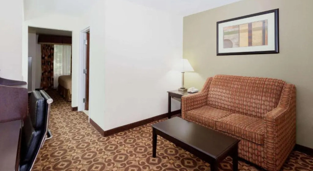 Двухместный люкс c 1 комнатой Super 8 by Wyndham Decatur/Dntn/Atlanta Area