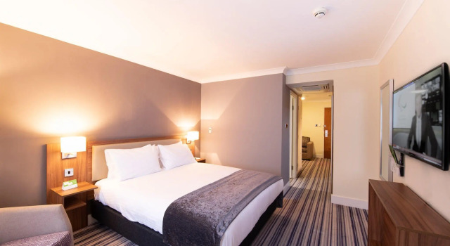 Номер Premium Holiday Inn Cardiff - North M4