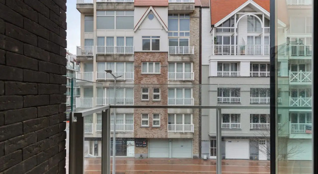 Centrally located 2 bedroom apartment with parking