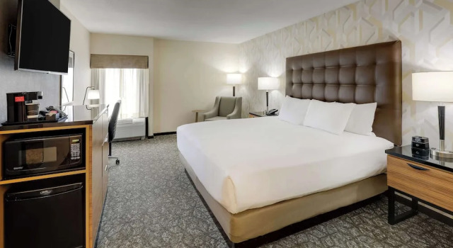 Номер Standard Drury Inn & Suites Birmingham Lakeshore Drive