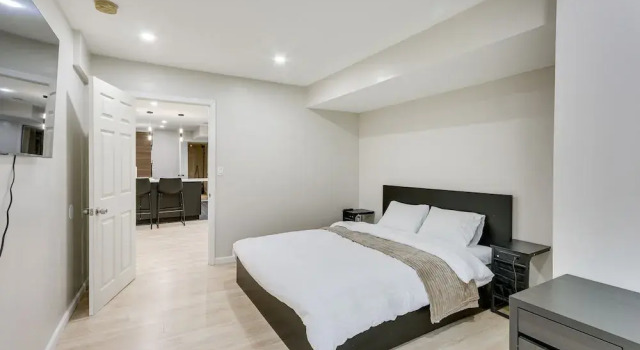 Апартаменты Modern Newark Vacation Rental ~ 3 Mi to Airport!