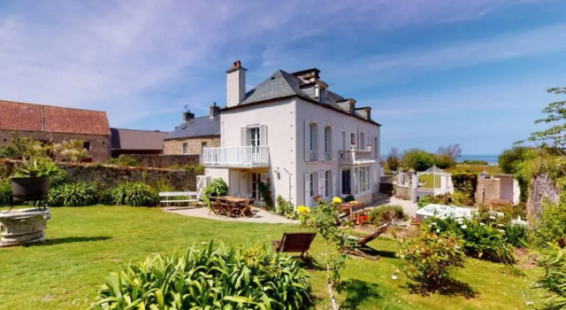 Вилла Le Vieux Colombier, 4 étoiles Face mer SPA OPTION billard accès plage, société La clef decamp