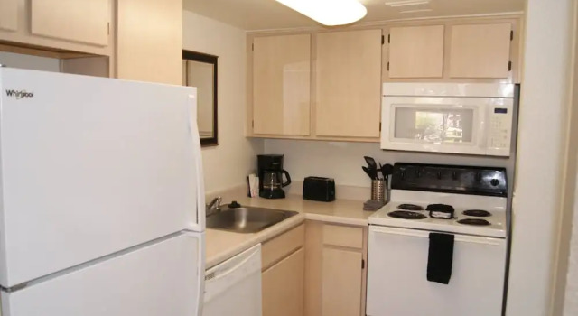 Апартаменты c 1 комнатой с балконом 111 Fully Furnished 1BR Suite-Prime Location! by RedAwning