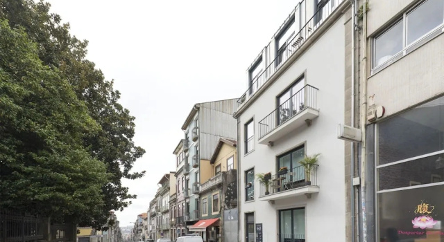 Downtown Bright Balcony Apartment by Vacationy, Забронировать Апартаменты/квартира Порту Регион Порту, рядом с Приходская церковь Богоматери Непорочного Зачатия