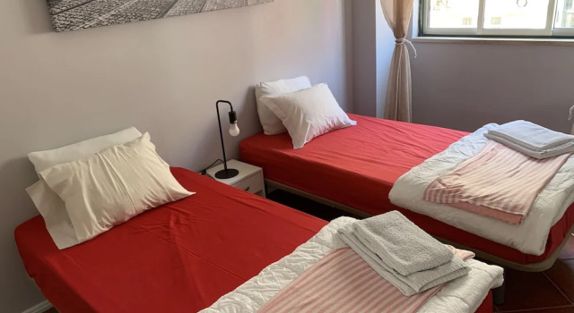 Lovely 2-bed Apartment in Lisbon Center, Book Lejlighed Beato 