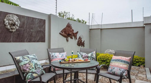 Семейный номер Standard с видом на море Harbour Cottages, Humewood