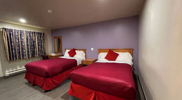Четырёхместный номер Standard с балконом Thriftlodge by Wyndham Moncton