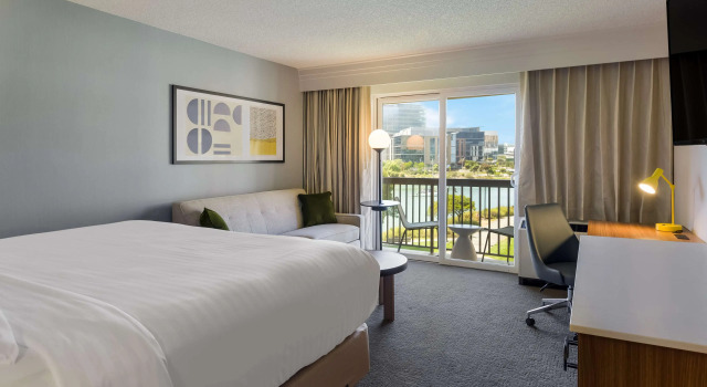 Двухместный номер Deluxe с видом на воду Sonesta Select San Francisco Airport Oyster Point Waterfront
