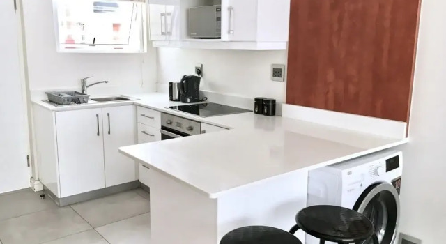 Sandringham Bachelor Beach Road, Забронировать Отель Отели Кейптауна 3 звезды, рядом с Конференц-центр Avenue, 3*