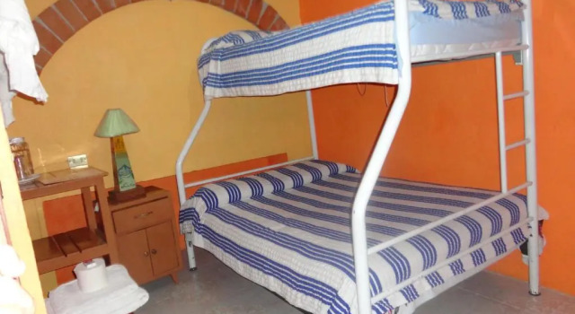 Кровать в общем номере Casa Bertha