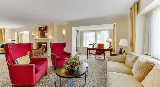Двухместный люкс Presidential с балконом Capital Hilton