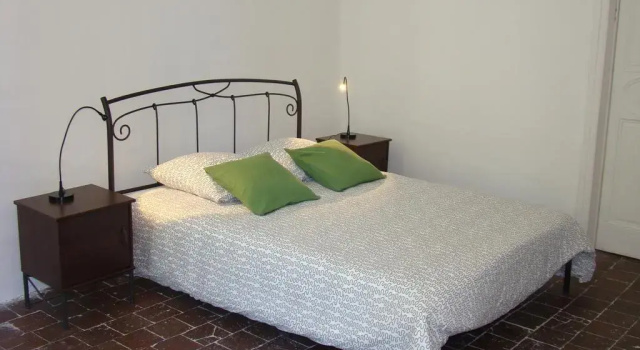 La Tête Ailleurs, Prenota Hotel Avèze 