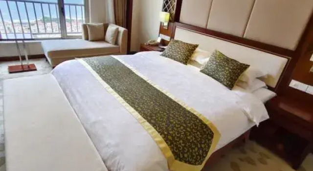 Люкс Presidential с балконом и с видом на океан DongFangHaitian Golf Hotel