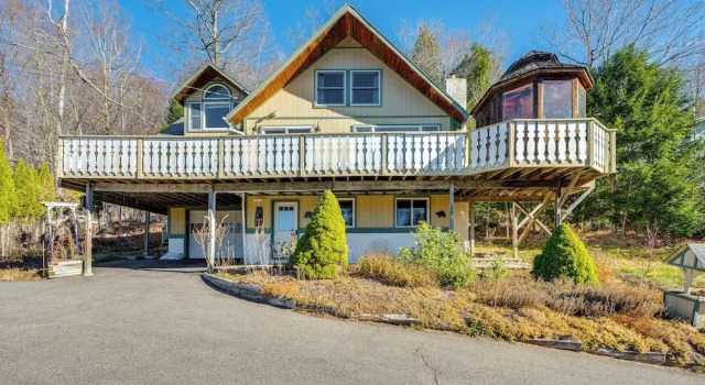 Коттедж 1 Mi to Story Land: Spacious Home w/ Mtn Views!
