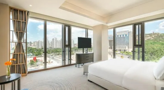 Люкс Superior Qingdao Haitian Financial Center Hotel