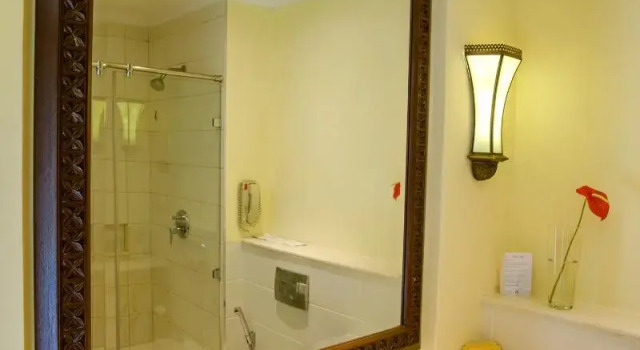 Одноместный номер Standard с балконом и с видом на море Sarova Whitesands Beach Resort & Spa, Mombasa