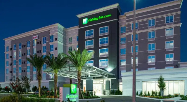 Кровать в общем номере Holiday Inn & Suites Orlando - I-Drive - Theme Parks by IHG