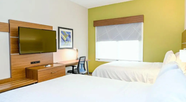 Четырёхместный номер Standard Holiday Inn Express Richmond Airport by IHG