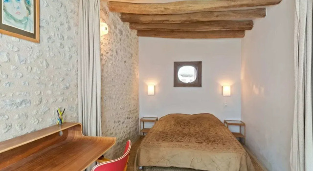 Коттедж Classic c 1 комнатой Charming Holiday Home in Yevre-la-ville With Pool