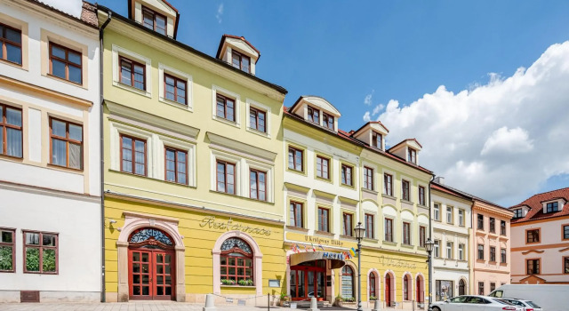 Hotel U Královny Elišky, Забронировать Отель Отели Краловеградецкий края 4 звезды, рядом с White Lady on the castle Jindrichuv Hradec, 4*