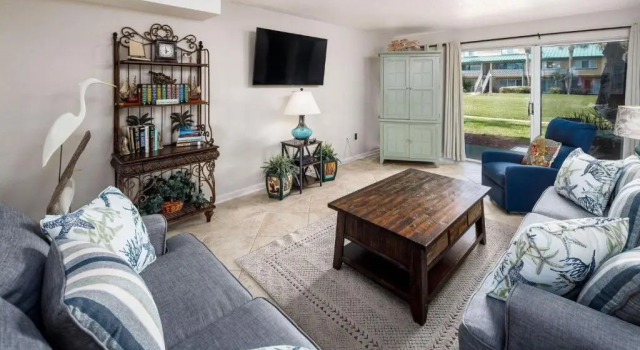 Апартаменты Seaspray Condos 109B