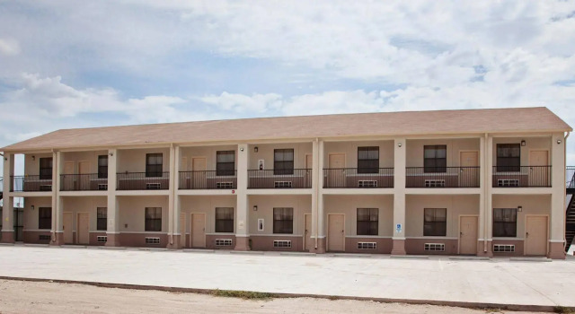 Big Lake Inn & Suites, Book Hotel Hoteller i Big Lake med parkering, Parkering