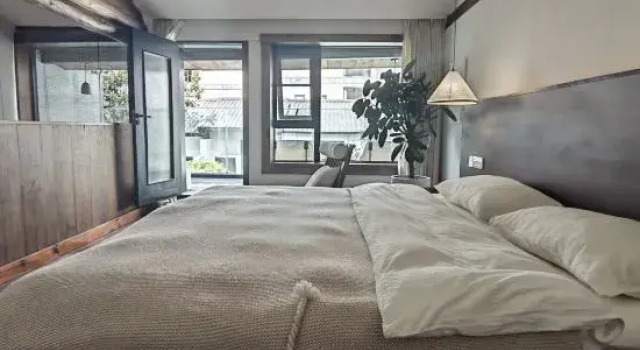 Люкс Дуплекс с балконом Heishi Hidden Corner Homestay