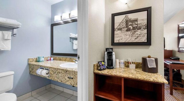 Двухместный номер Standard SureStay Plus Hotel by Best Western Drumheller