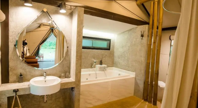 Тент c 1 комнатой Lala Mukha Tented Resort Khao Yai